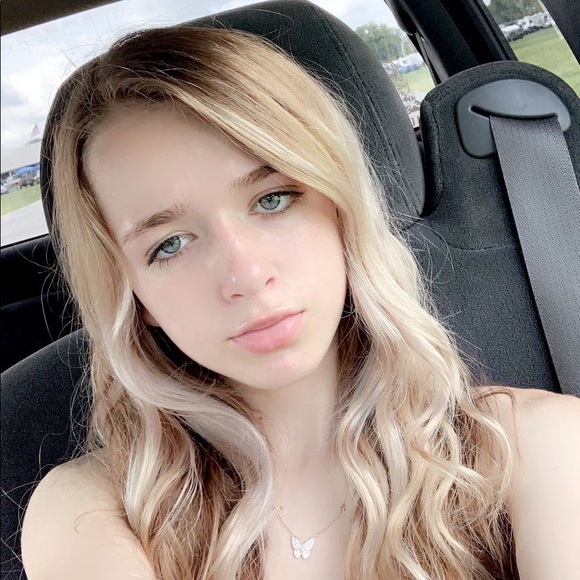 Meet your Posher, Abigail - Picture 1 of 1